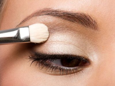 Bikin Mata Lebih Ekspresif, Begini Langkah-langkah Aplikasikan Eyeshadow