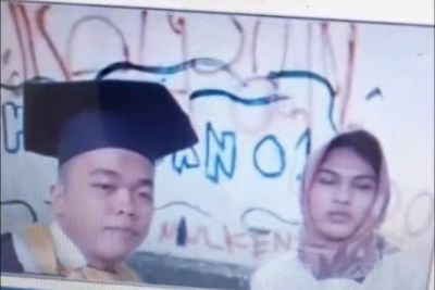 Momen Wisuda Daring Bikin Salfok, Netizen Teringat Skandal Parakan 01