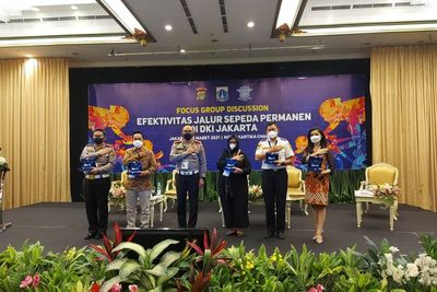 Diskusi Bareng Polisi, Komunitas Nilai Jalur Sepeda yang Dibatasi Beton Bahaya