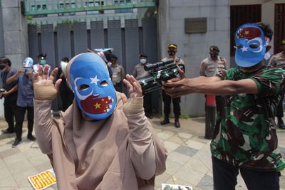FOTO: Aksi Teatrikal Tolak Kekerasan Terhadap Etnis Muslim Uighur