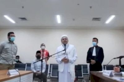 Jalani Sidang Habib Rizieq Baca Eksepsi, Bandingkan Kasus Kerumunan Anak dan Mantu Jokowi