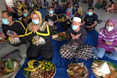 FOTO: Tradisi Punggahan Pasar Legi Parakan