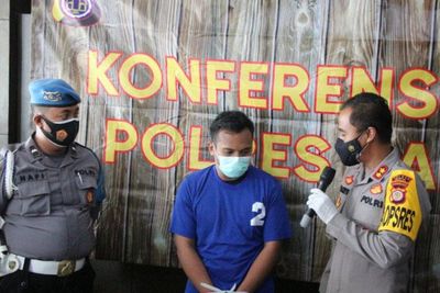 Ngaku Kasat Reskrim, Pria Ini Rayu Korban Beri Rp13 Juta & Diajak Berhubungan Intim 3 Kali