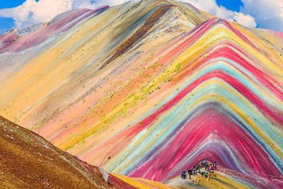 Fenomena Pegunungan Warna-warni Bak Pelangi di Peru, Kok Bisa?
