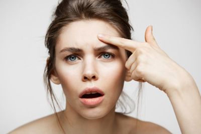 Jerawat Muncul Berulang di Alis? Kenali Pemicunya Berikut Ini