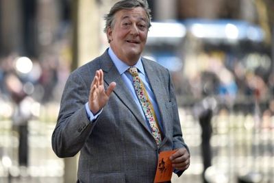Bikin Malu, Netizen Indonesia Salah Serang Stephen Fry, Dikira Wasit All England