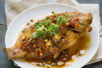 Begini Resep Ikan Goreng Saus Thailand Yang Bisa Kamu Tiru