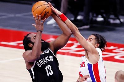 FOTO: Harden Cetak 44 Poin, Brooklyn Nets Menang Tipis 113-111 Atas Pistons