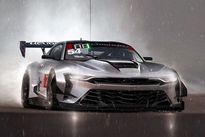 Melihat Tampilan Mobil Chevrolet Camaro Saat Dibuat Menjadi Mobil Balap