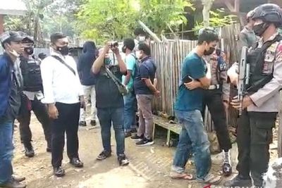Densus 88 Geledah Rumah Terduga Terosis di Bima, Amankan Barang Bukti Satu Plastik Besar
