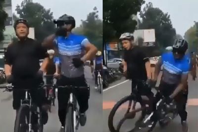 Berlagak Lepas Tangan Saat Bersepeda, Dua Pria Ini Malah Jatuh Tersungkur ke Tanah
