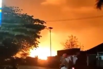 Kilang Minyak di Indramayu Terbakar, Ratusan Warga Mengungsi, Jalan Diblokir
