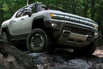 Mobil GMC Hummer EV Edisi Pertama Terjual Seharga US$2.5 Jutadi Pelelangan