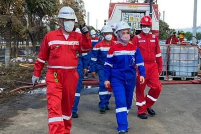 Pertamina Upayakan Pompa Air Laut, Padamkan Api di Area Kebakaran Kilang Minyak Balongan