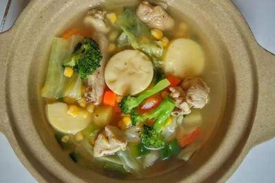 Buat Sup Tofu Ayam Cincang Yuk di Pagi Ini