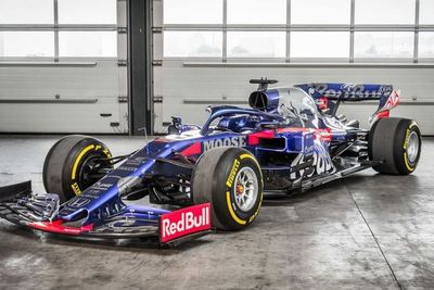 Kini Kamu Berpeluang Mendapatkan Mobil F1 Toro Rosso STR14 Satu Ini!