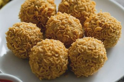 Resep Mudah Membuat Bola-bola Mie ala Thai, Yuk Kita Buat!