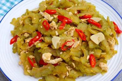 Begini Cara Membuat Pare Tumis Tahu dan Telur