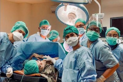Zaskia Sungkar Melahirkan, Irwansyah Kenalkan Nama Bayinya Ukkasya Muhammad Syahki