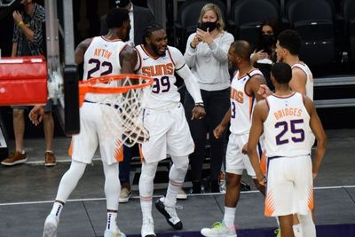 FOTO: Phoenix Suns Kalahkan Atlanta Hawks 117-110