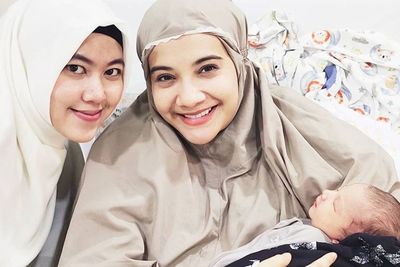 Istri Mark Sungkar Foto Bareng Cucu, Wajah Gantengnya Tuai Pujian: MasyaAllah Gantengnya