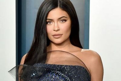 Hormati Teman, Kylie Jenner Sumbangkan 500 Ribu Dollar Untuk Bantu Pasien Kanker