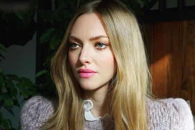 Kate McKinnon Digantikan Oleh Amanda Seyfried Dalam Serial The Dropout