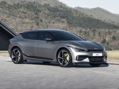 Harga dan Spesifikasi Mobil Listrik KIA EV 6, Bentuknya Sporty dan Tenaganya Buas Banget!