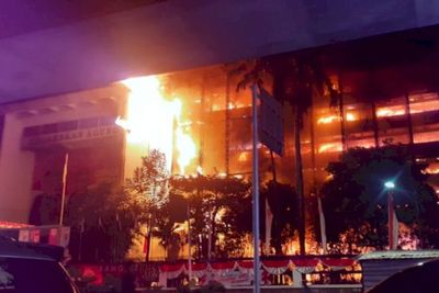 Kebakaran di Apartemen Taman Sari, Penghuni Kesulitan Turun