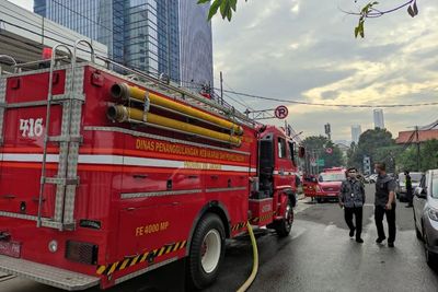 Damkar Pastikan Tak Ada Korban Jiwa Akibat Kebakaran Apartemen Taman Sari