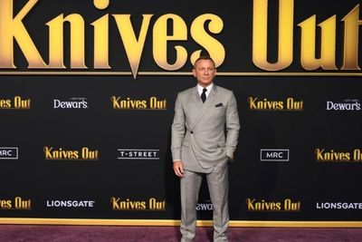 Daniel Craig akan Hadir dalam Franchise Knives Out Milik Netflix!