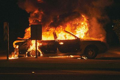 Dilarang Berhubungan Seks, Pria Ini Bakar Mobil Milik Kakak Pacarnya Sendiri!