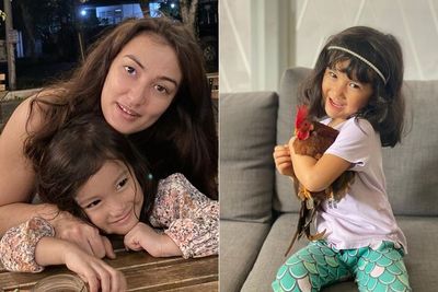 Antimainstream, Anak Atiqah Hasiholan Pelihara Ayam dalam Rumah, Bikin Netizen Gemas