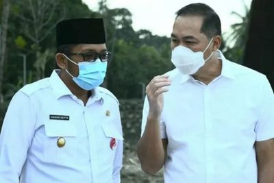 Sambangi Wisata Baru di Pantai Air Manis Padang, Menteri Lutfi: Pantainya Luar Biasa