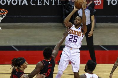 FOTO: Phoenix Suns Tundukkan Houston Rockets 133-130