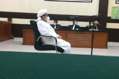 Majelis Hakim Tolak Nota Keberatan Habib Rizieq di Kasus Kerumunan