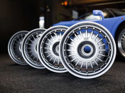 Velg Bekas dari Mobil Bugatti EB 110 Ini Dibanderol Seharga Mobil Agya!