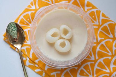 Punya Waktu Senggang? Buat Puding Jelly Soya Leci Aja Yuk!