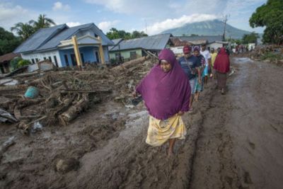 Cegah Covid-19, BNPB Beri Bantuan Dana ke Korban Banjir Bandang NTT