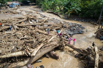 FOTO: Kerusakan Lingkungan Picu Banjir Bandang