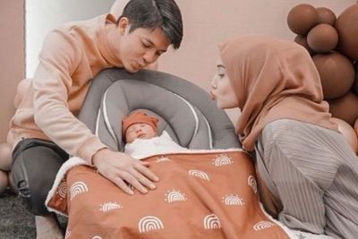 Zaskia Sungkar Dikritik Usai Ajari Anak Tengkurap: Ngilu Lihatnya, Jangan Dipaksa Dulu