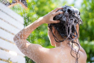 Bikin Rambut Rusak, Mulai Sekarang Tinggalkan Kebiasaan Ini Saat Keramas