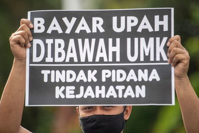 FOTO: Aksi Mogok Kerja Karyawan Jakabaring Sport City