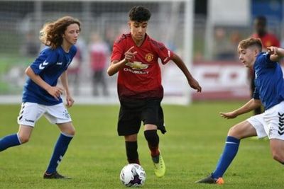Zidane Iqbal Teken Kontrak Profesional di Manchester United, Disebut Keturunan Indonesia
