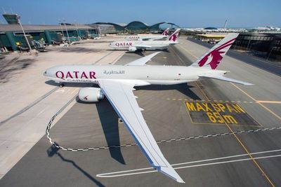Penerbangan Pertama Qatar Airways dengan Semua Penumpang dan Kru Sudah Divaksin