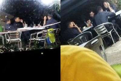 Kelompok Polis Diraja Malaysia Ini Tetap Merokok di Restoran Meskipun Telah Dilarang