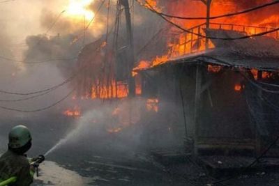Kebakaran Hebat di Tanah Abang, 17 Mobil Damkar Berjibaku Padamkan Api