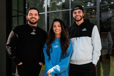 Streamer CouRage dan Valkyrae Resmi Jadi Co-Owner dari 100 Thieves!