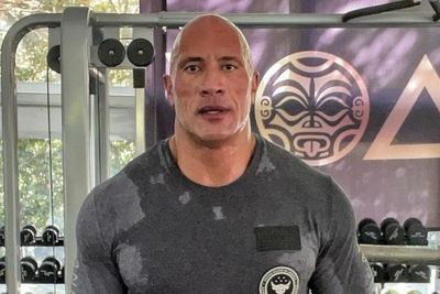 Pamer Otot Pahanya yang Kekar, Dwayne Johnson The Rock Menuai Beragam Pujian
