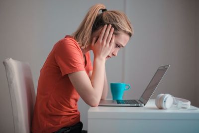 7 Kebiasaan Buruk yang Berbahaya bagi Kesehatan, Hati-Hati!